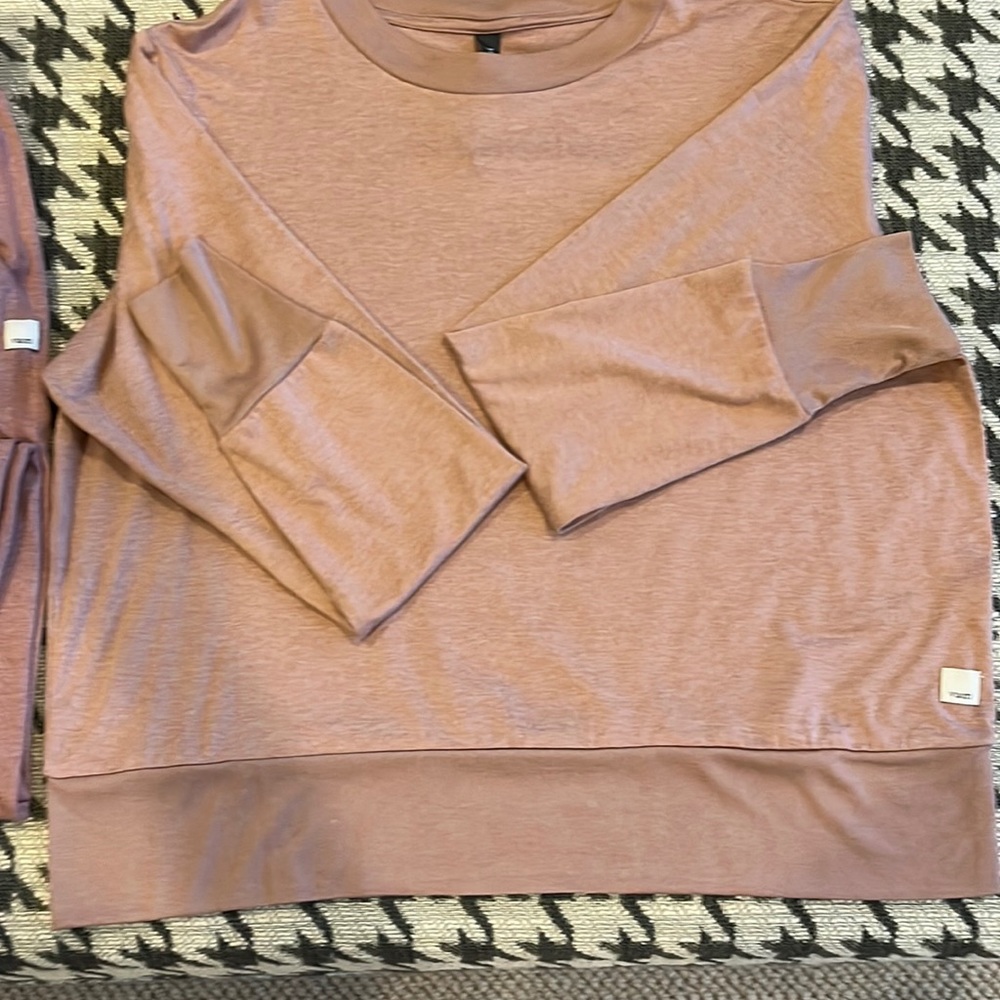 Vuori -Jogger and Crew Neck Top - Set excellent condition